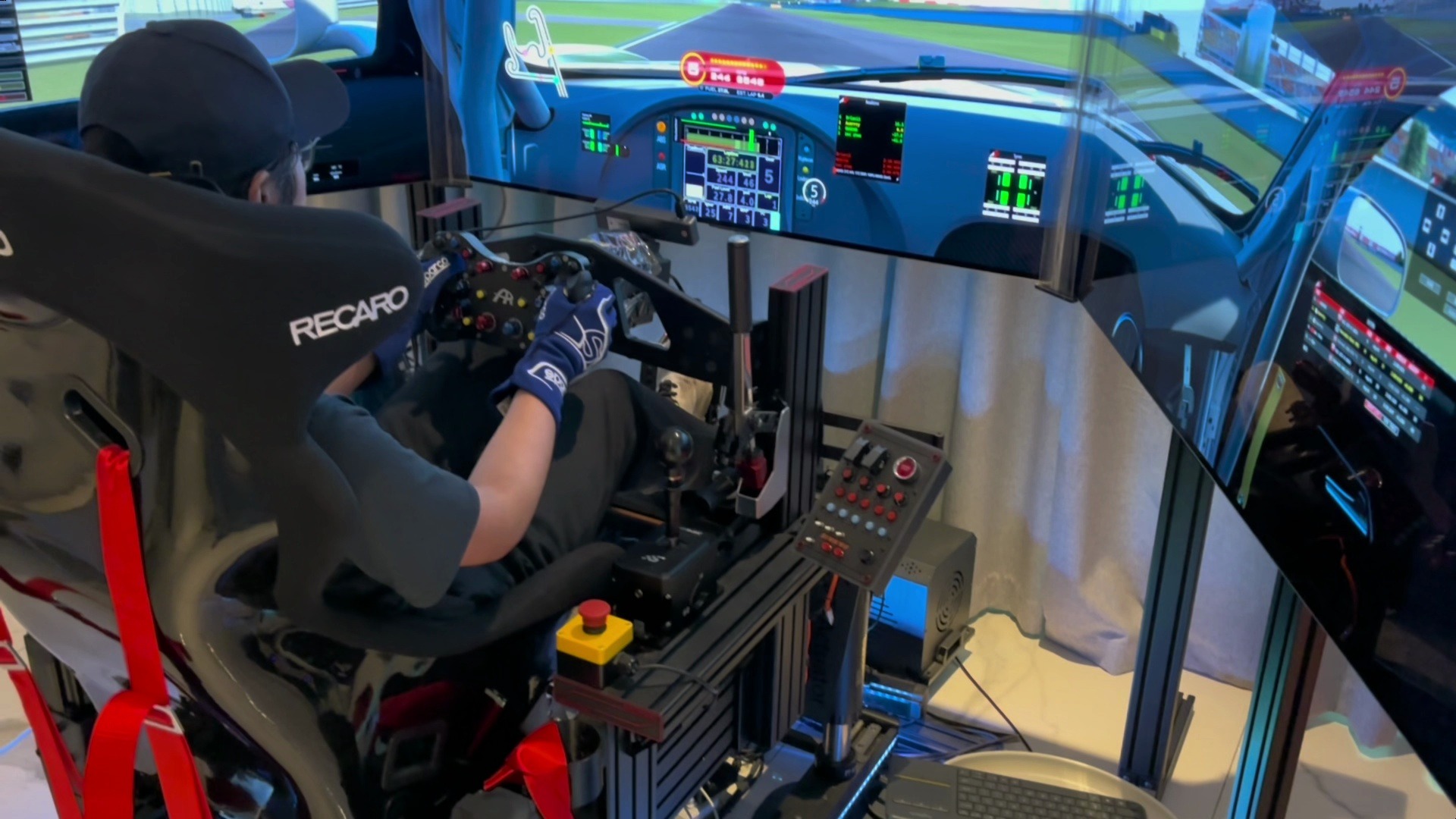 JIUYOU GAMING-包含车手的险峻训练场景大公开的词条